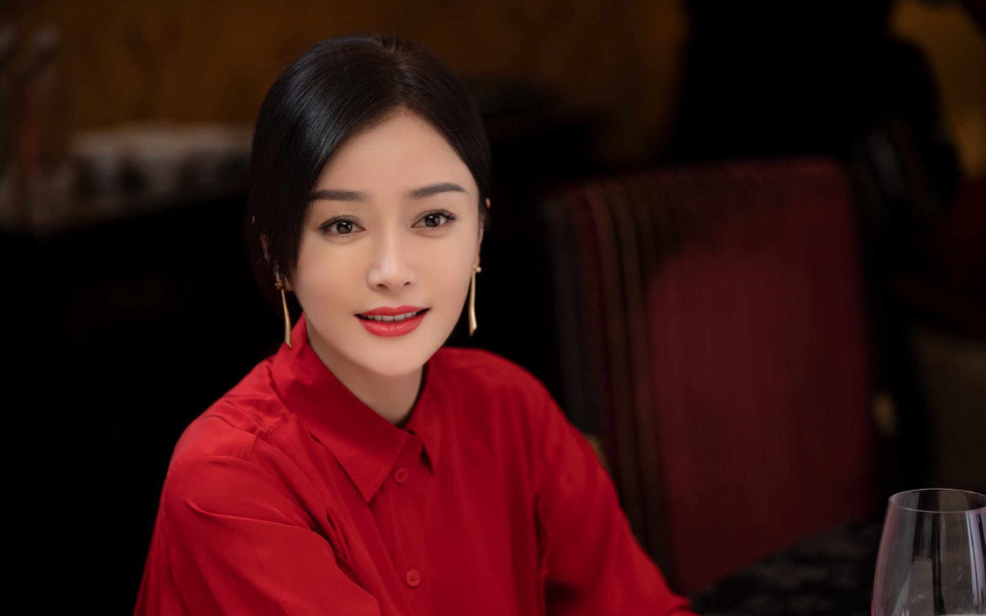 科尔切斯特联客场击败斯旺西市，球队获得主场首胜，士气大振，科尔切斯特位置