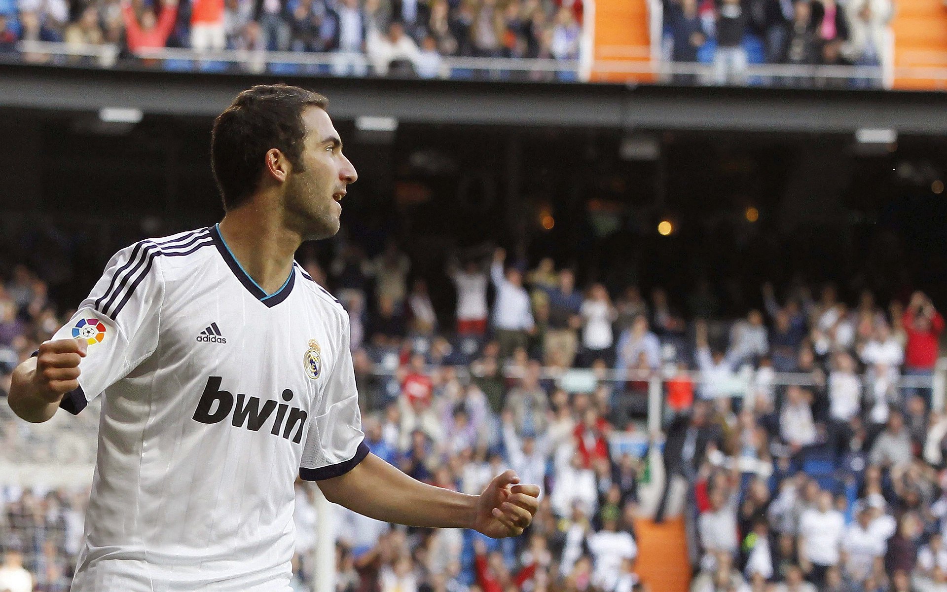 爱游戏体育-_比赛激烈程度刷新纪录，场面精彩异常_，比赛激烈可以用什么诗句形容